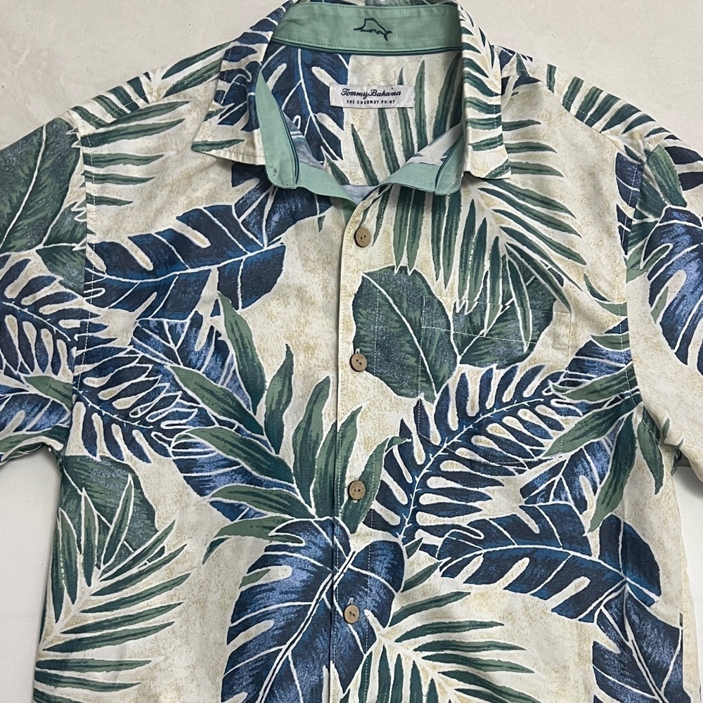 NEW Tommy Bahama Mens IslandZone Modal Buttons Shirt palm Hawaiian SMALL